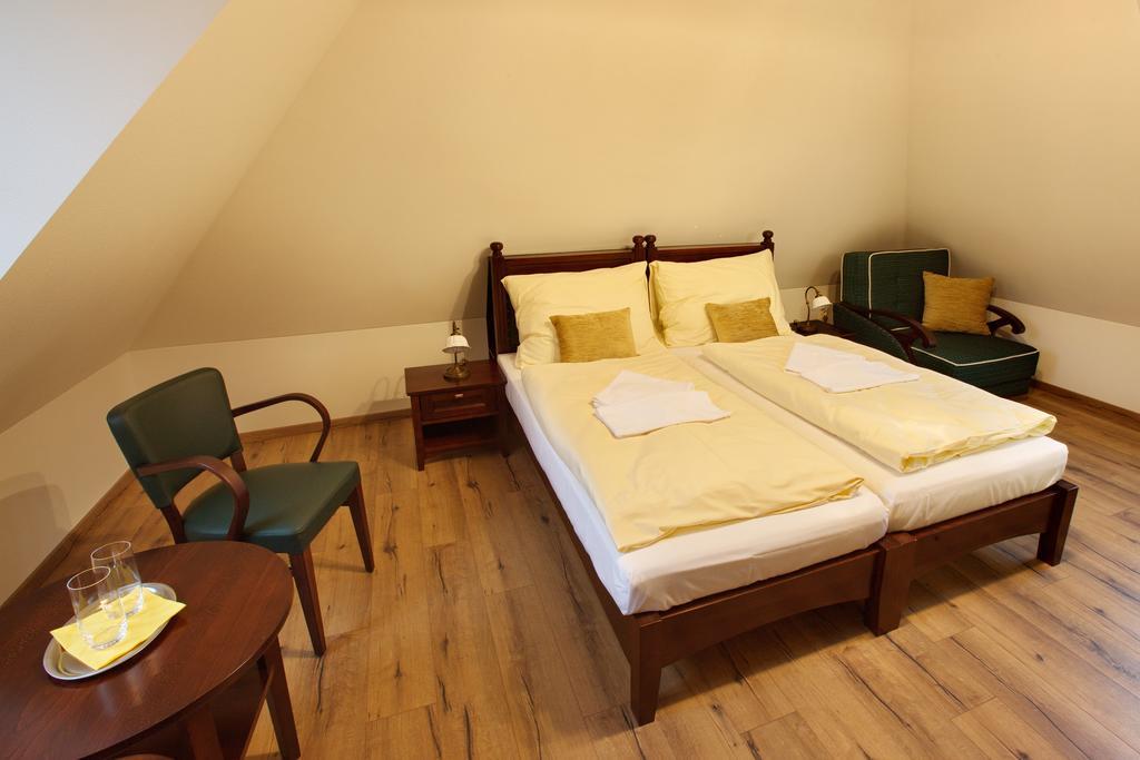 Banská Štiavnica Vila Magnolia חדר תמונה